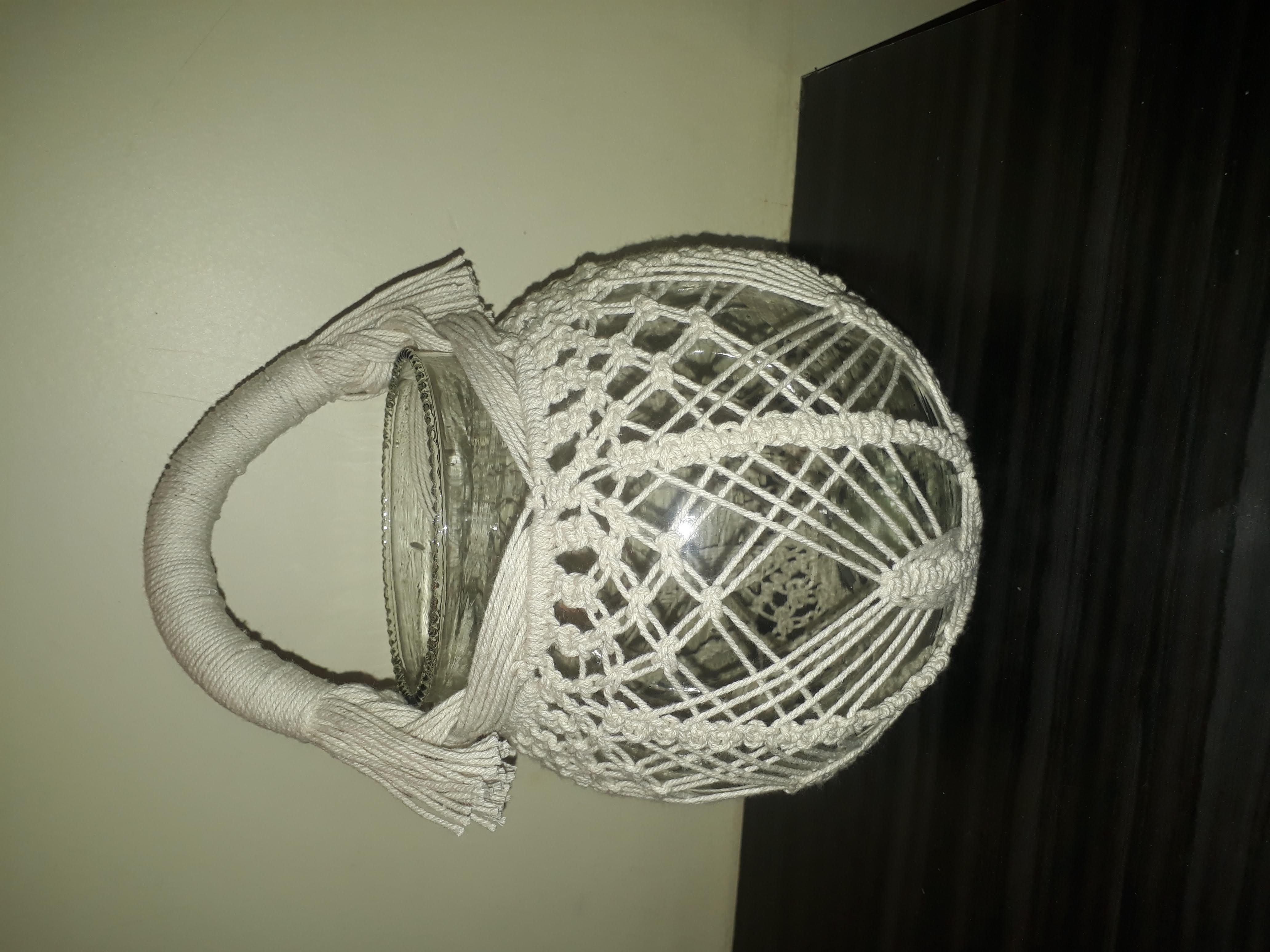 Macramé vase holder detail
