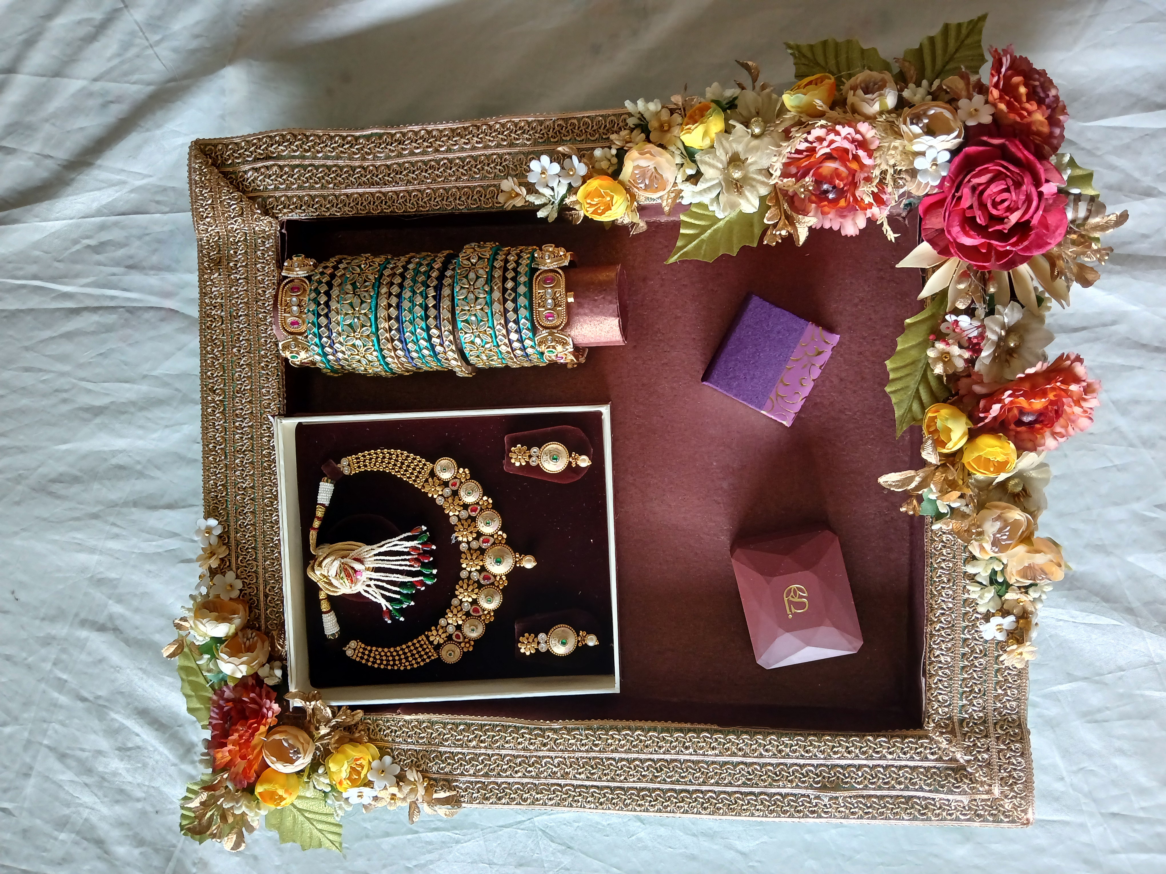 Wedding hamper detail